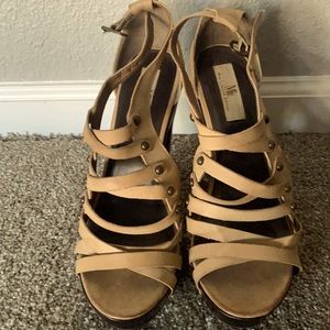 Mia limited edition Magdalena Platforms